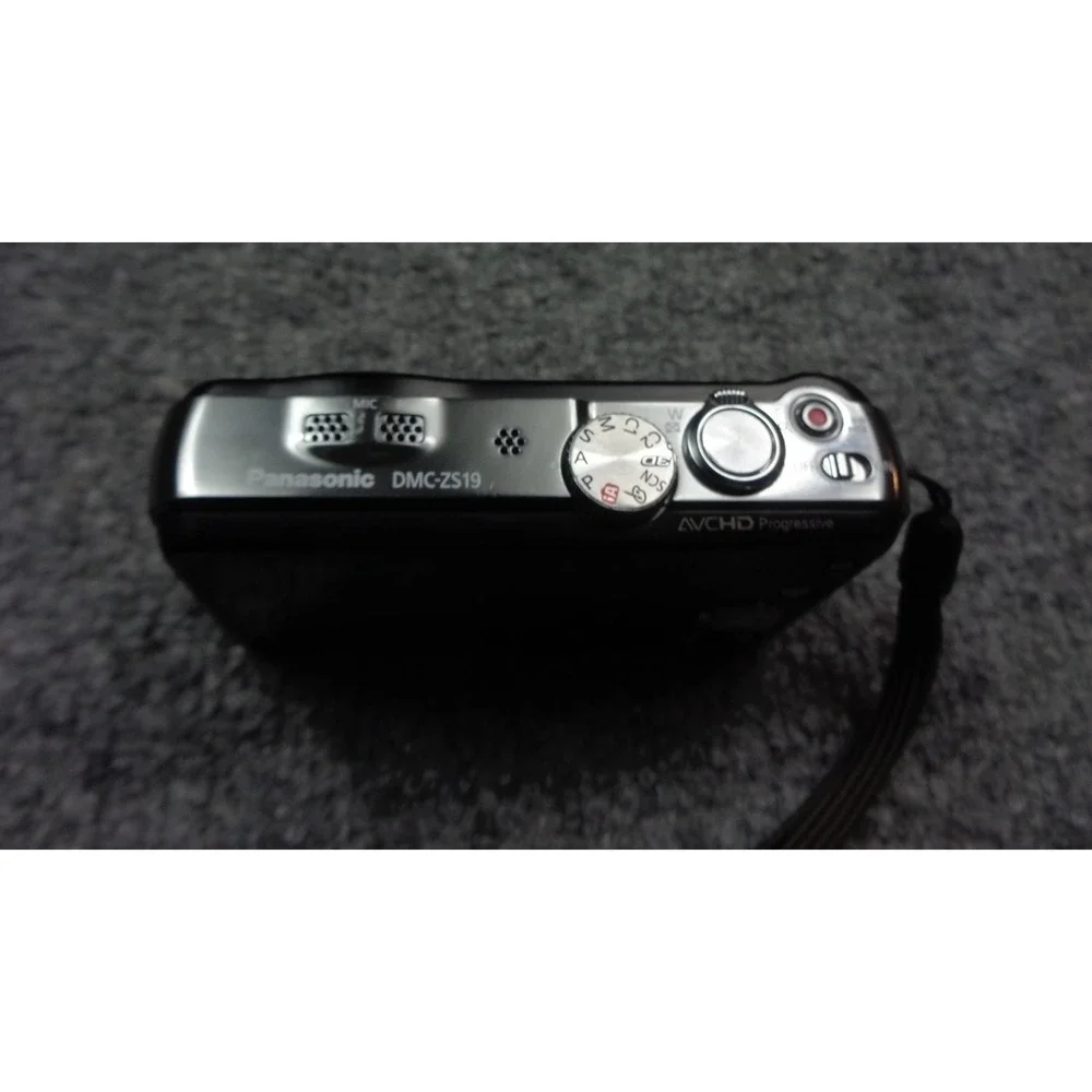 Panasonic Lumix DMC-ZS19 14.1MP Digital Camera w Leica 20x Zoom Black